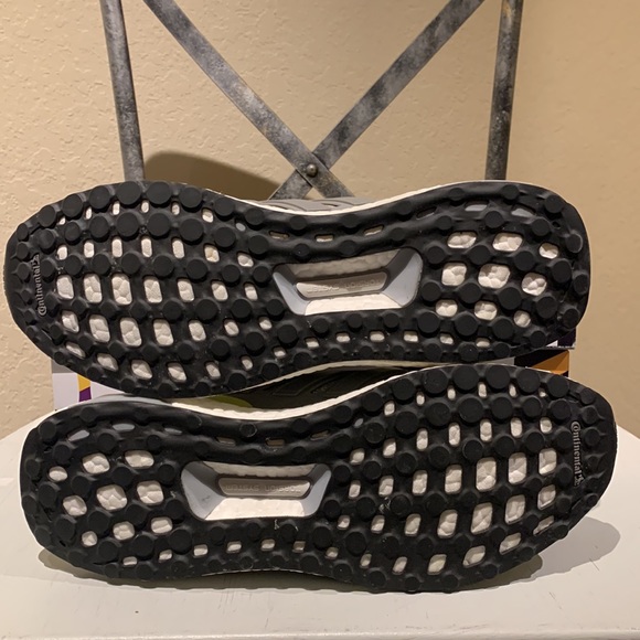 Mens Adidas Ultraboost 2.0 ATR Limited Glow in Dark size 9.5 with box - Picture 6 of 8